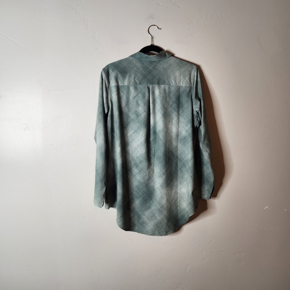 ATHLETA Urbanite Top Long Sleeve Button Up Shirt Size Medium - Picture 4 of 7